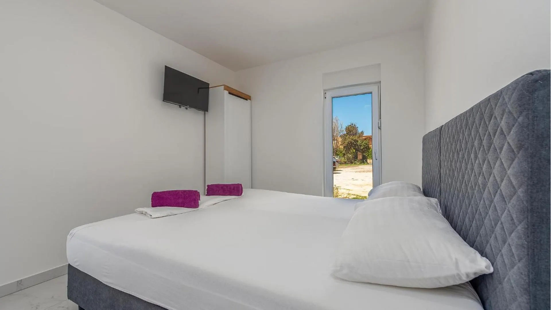 Awesome Home In Povljana With Wifi